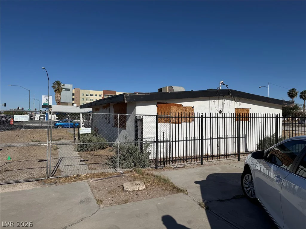 919 Tropicana, Las Vegas, NV 89119