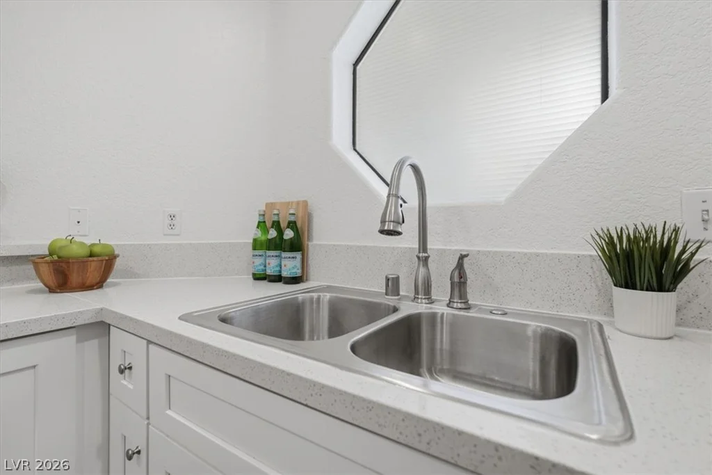 5030 Rainbow, Las Vegas, NV 89118
