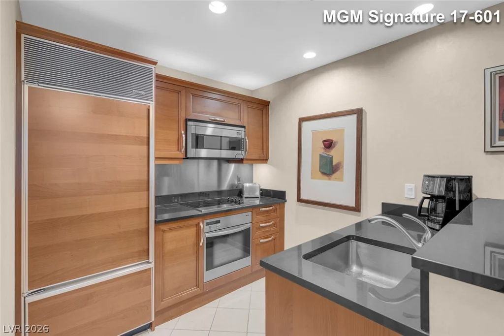 145 Harmon, Las Vegas, NV 89109