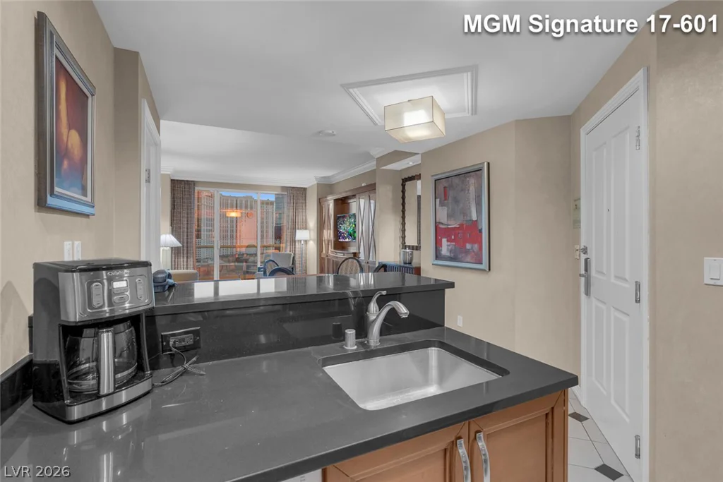 145 Harmon, Las Vegas, NV 89109
