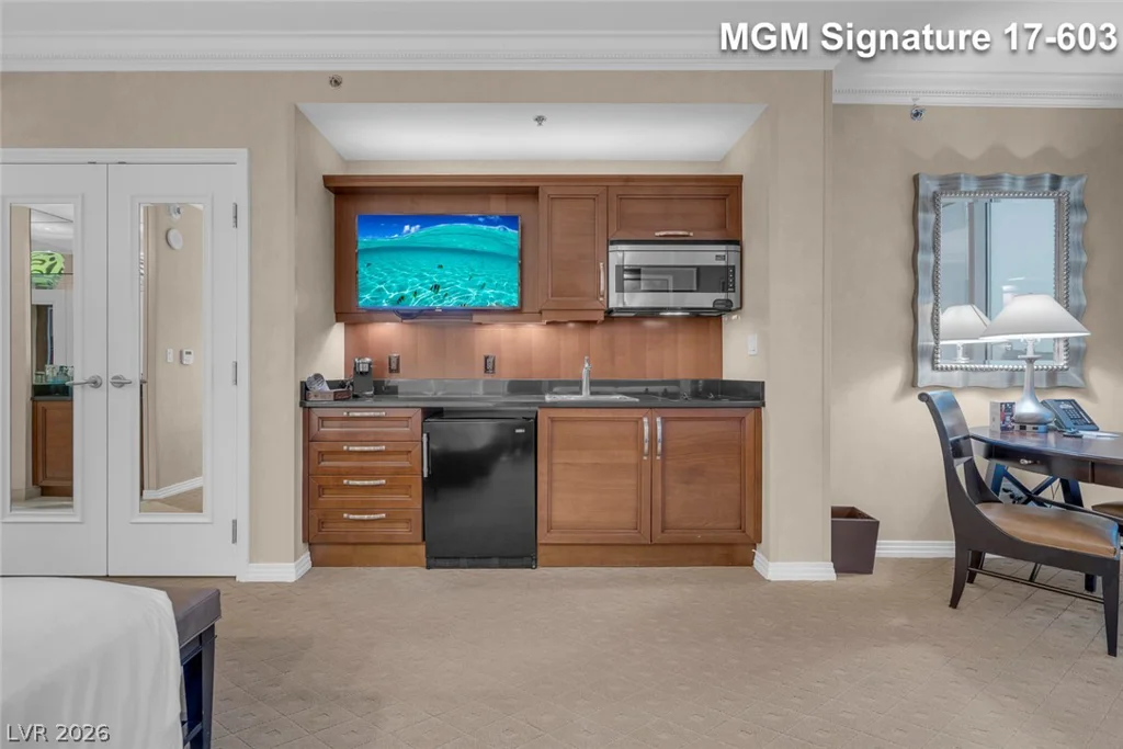 145 Harmon, Las Vegas, NV 89109