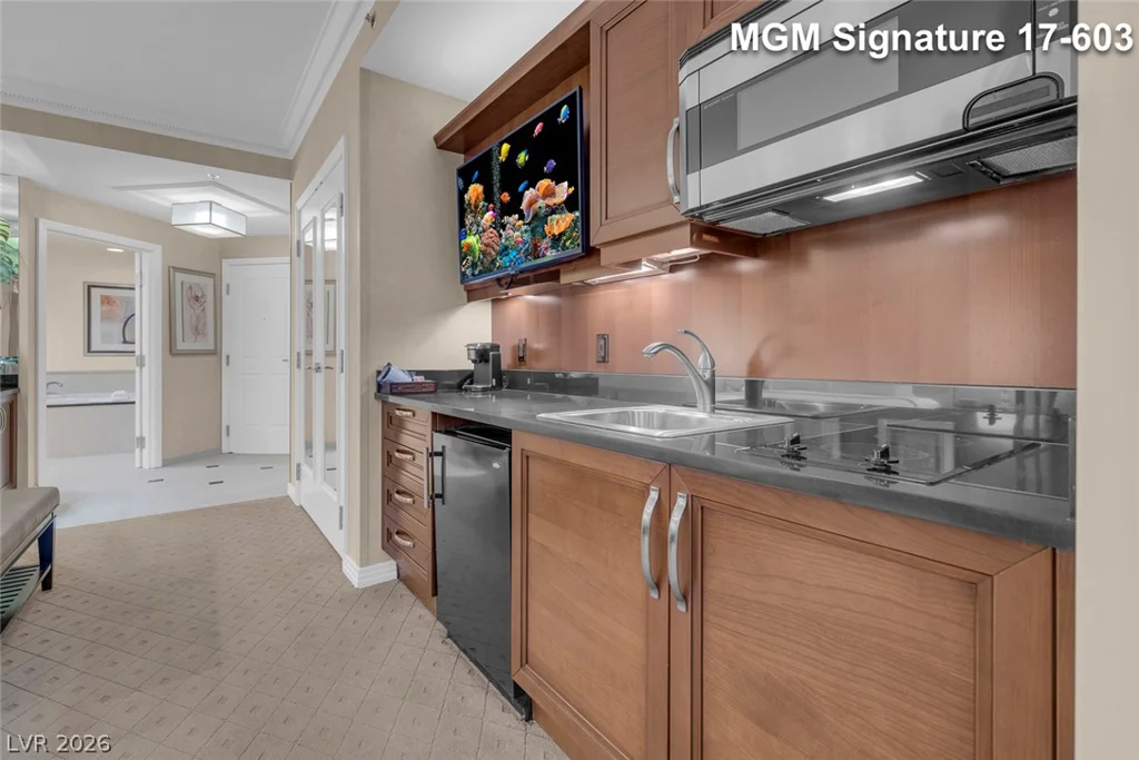 145 Harmon, Las Vegas, NV 89109