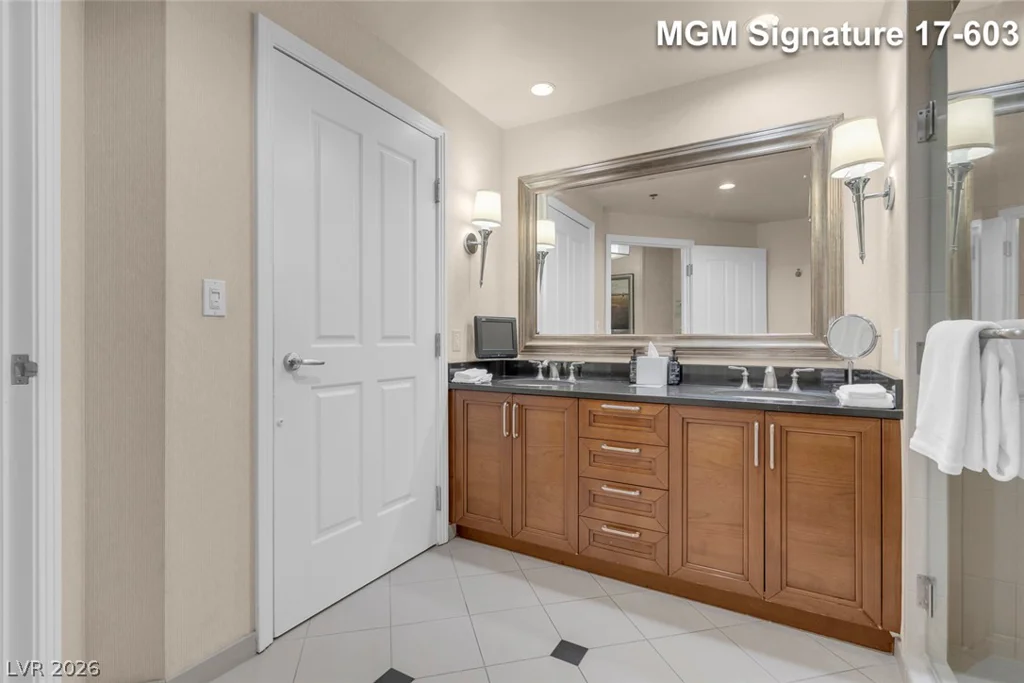 145 Harmon, Las Vegas, NV 89109