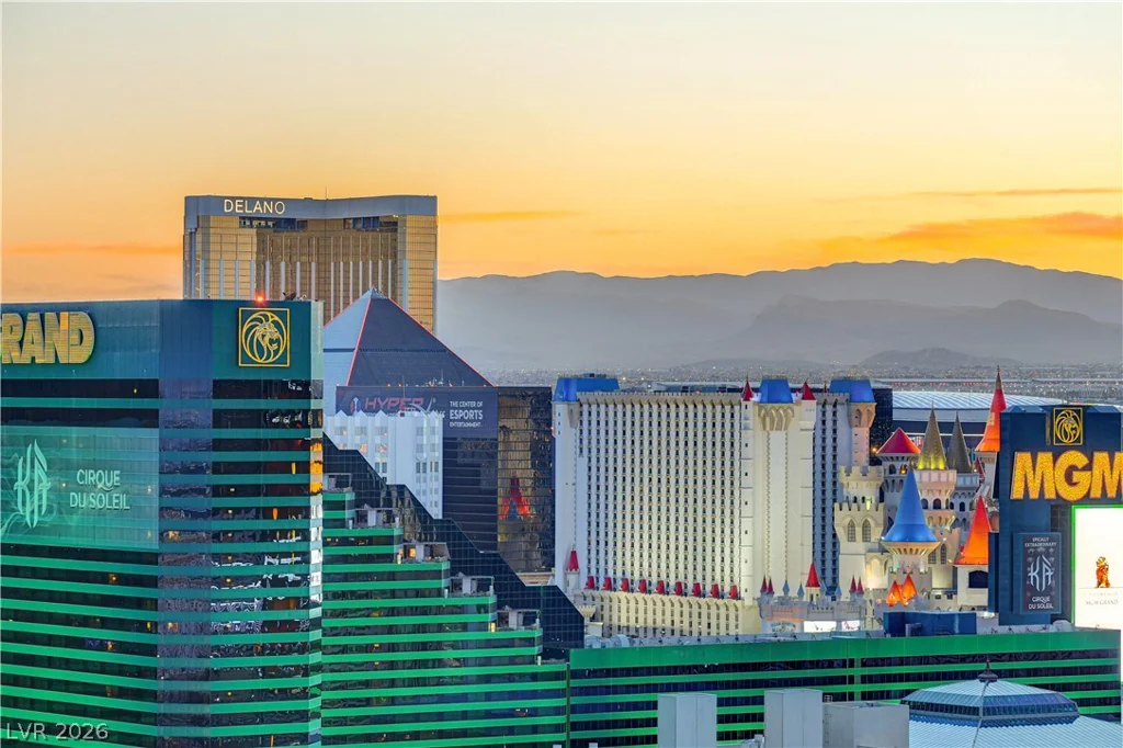125 Harmon, Las Vegas, NV 89109