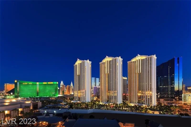 125 Harmon, Las Vegas, NV 89109