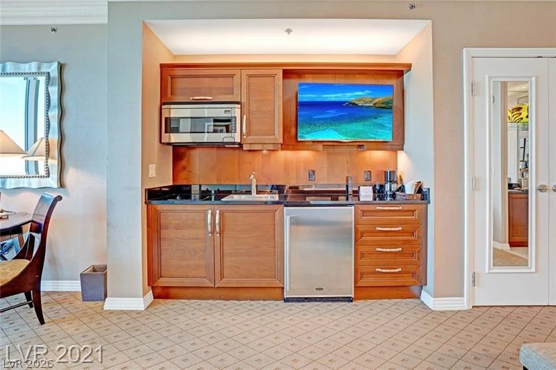 125 Harmon, Las Vegas, NV 89109