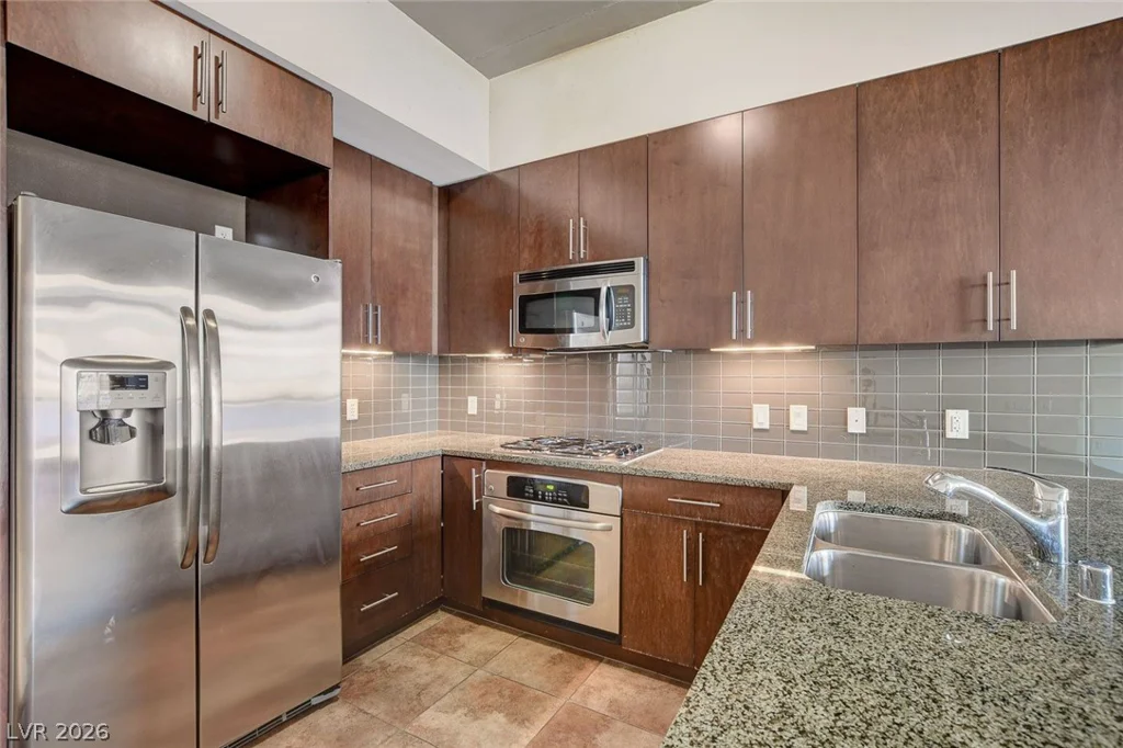 353 Bonneville, Las Vegas, NV 89101
