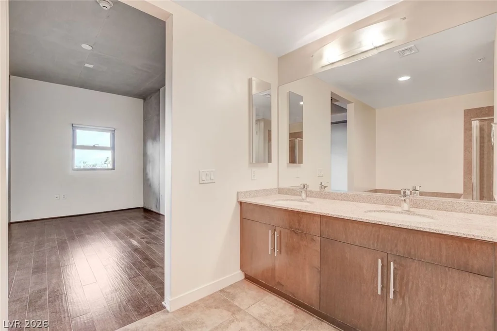 353 Bonneville, Las Vegas, NV 89101