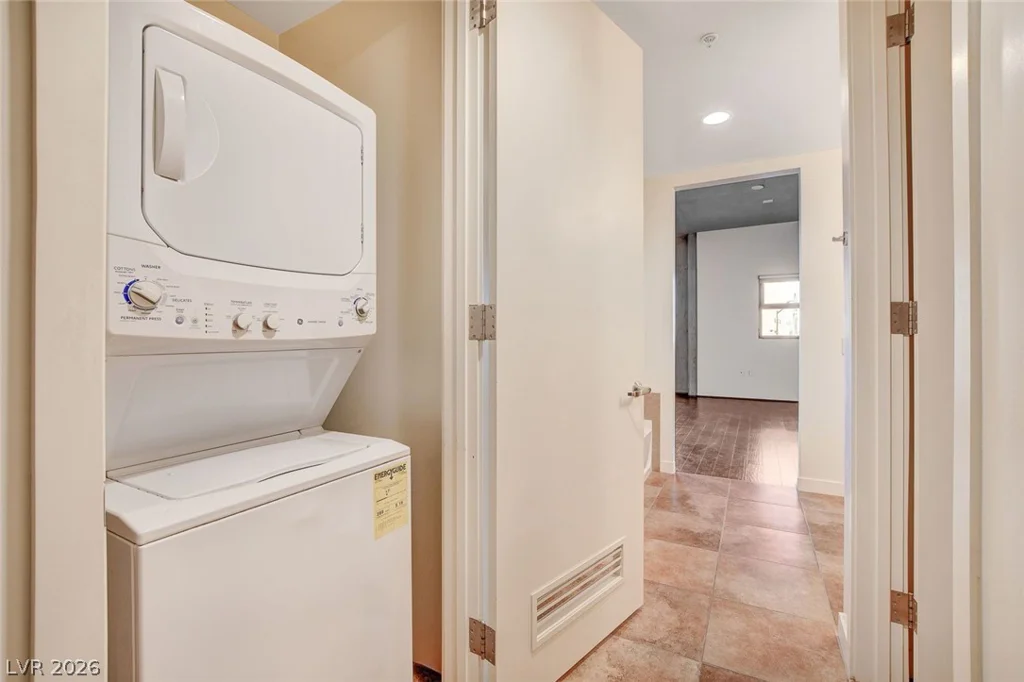 353 Bonneville, Las Vegas, NV 89101