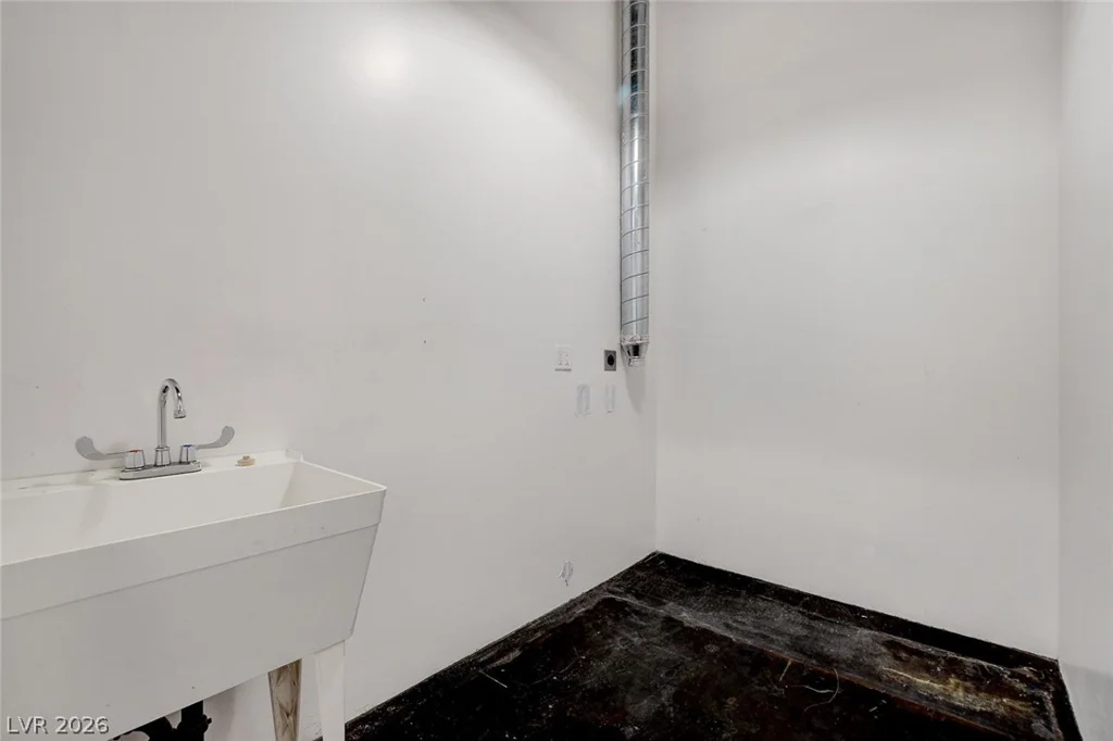 353 Bonneville, Las Vegas, NV 89101