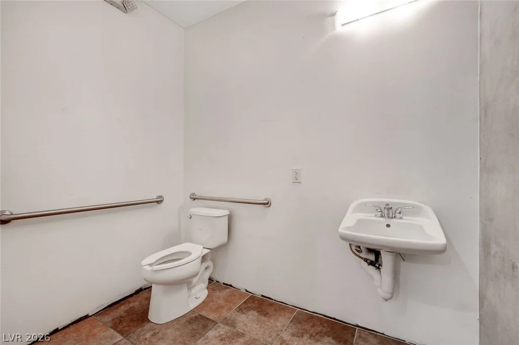 353 Bonneville, Las Vegas, NV 89101