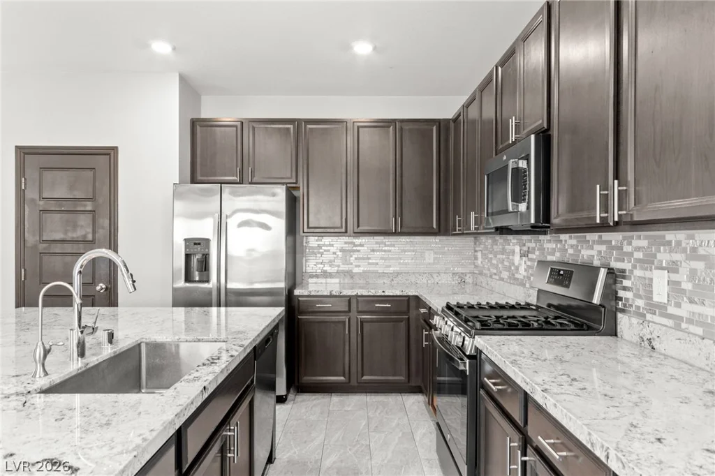 983 Cliff Castle, North Las Vegas, NV 89081