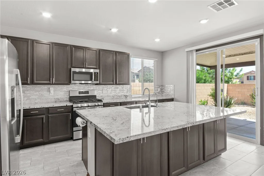983 Cliff Castle, North Las Vegas, NV 89081