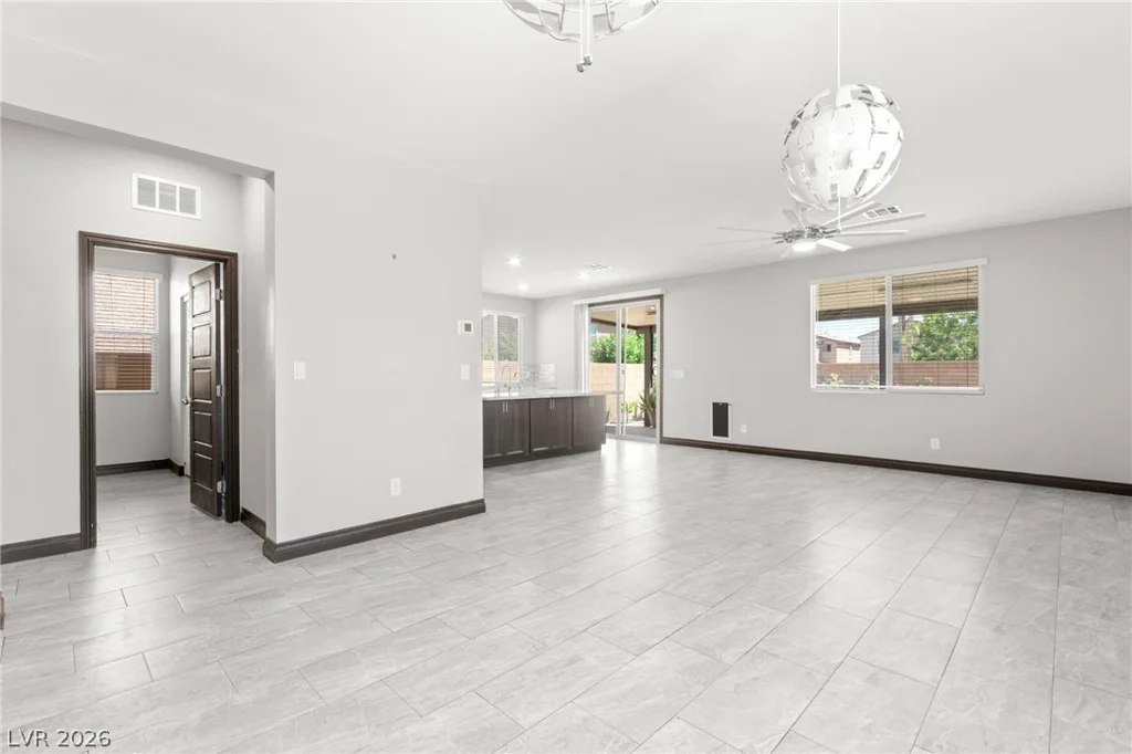 983 Cliff Castle, North Las Vegas, NV 89081