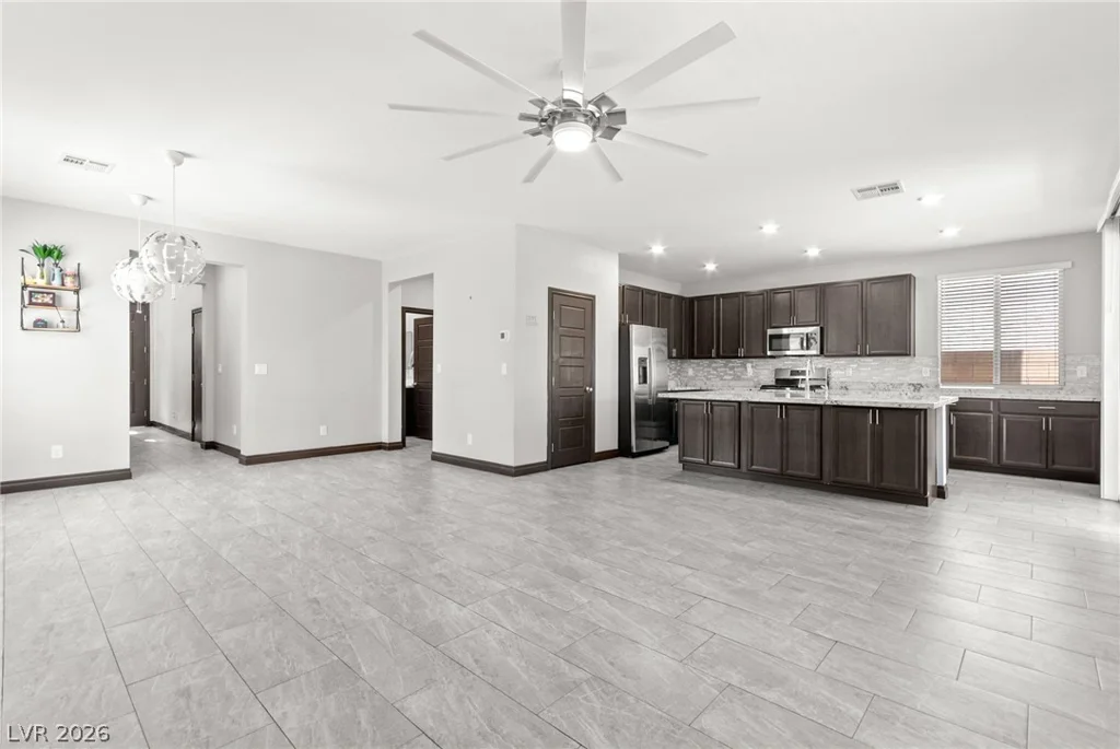 983 Cliff Castle, North Las Vegas, NV 89081