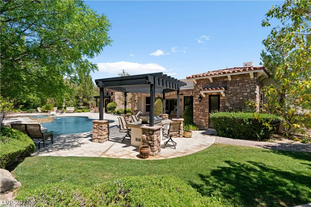 11 Olympia Hills, Las Vegas, NV 89141
