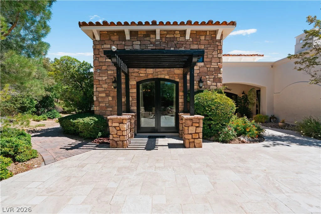 11 Olympia Hills, Las Vegas, NV 89141