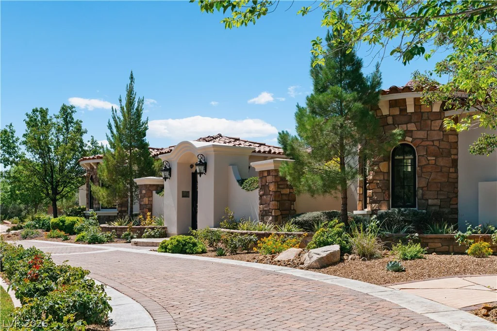 11 Olympia Hills, Las Vegas, NV 89141