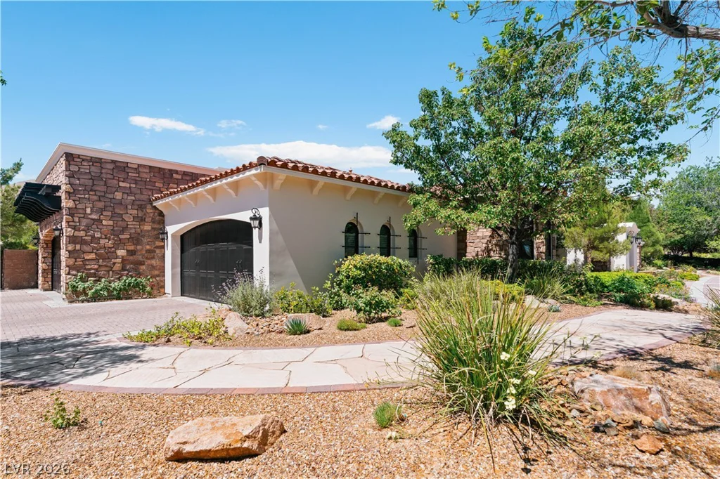 11 Olympia Hills, Las Vegas, NV 89141