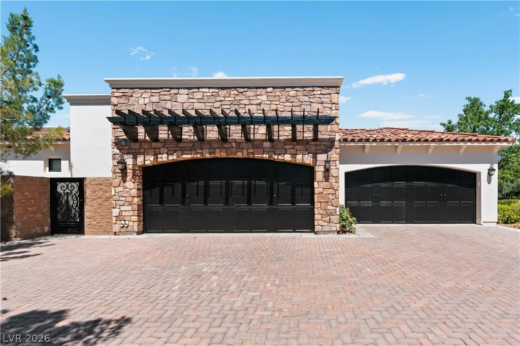 11 Olympia Hills, Las Vegas, NV 89141