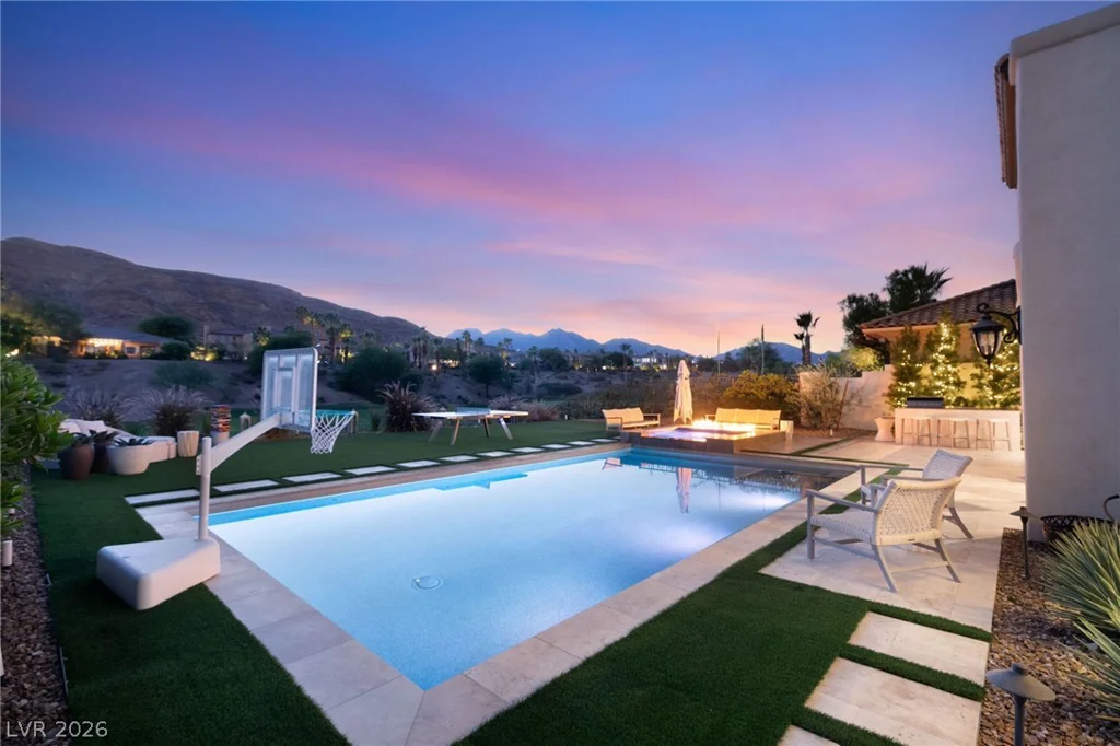 2747 Turtle Head Peak, Las Vegas, NV 89135