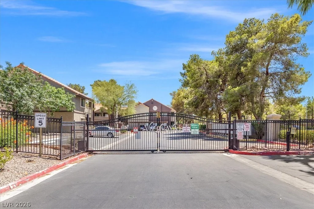5066 Rainbow, Las Vegas, NV 89118