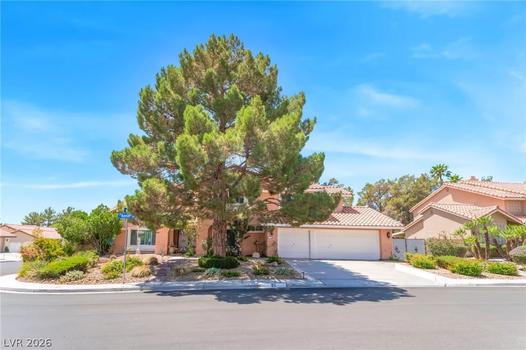 911 Nawkee, North Las Vegas, NV 89031