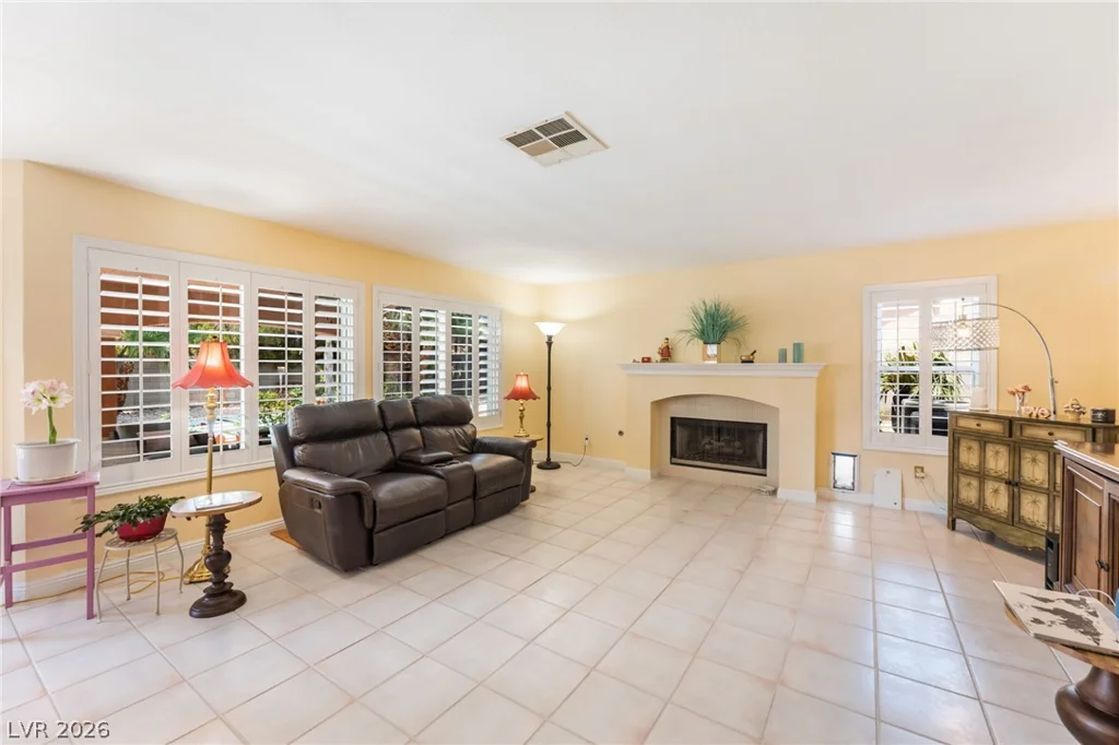 911 Nawkee, North Las Vegas, NV 89031