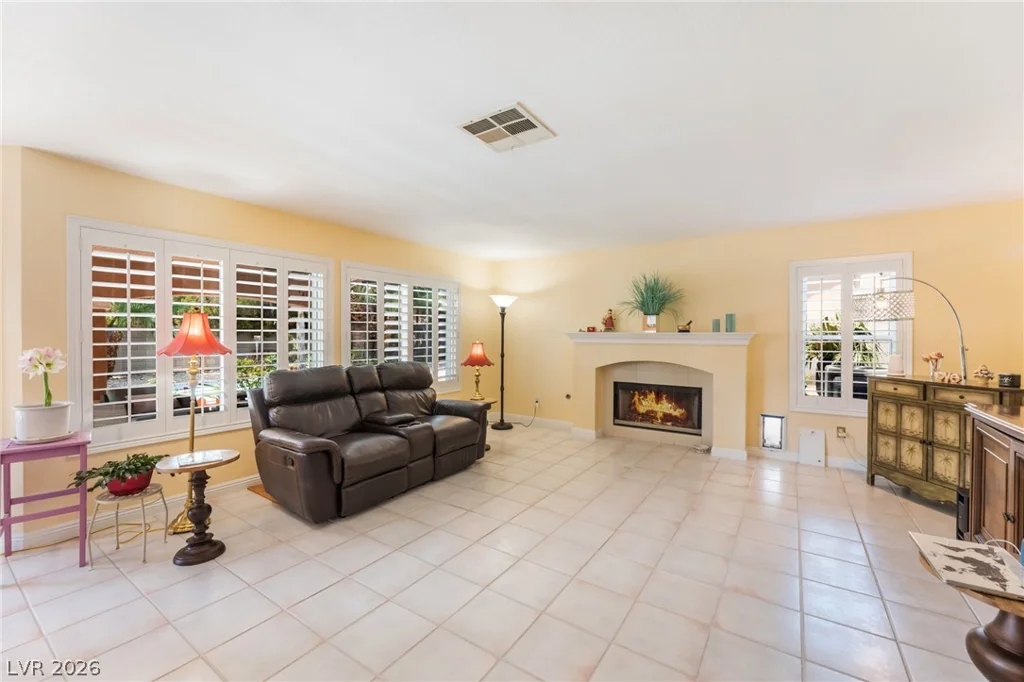911 Nawkee, North Las Vegas, NV 89031