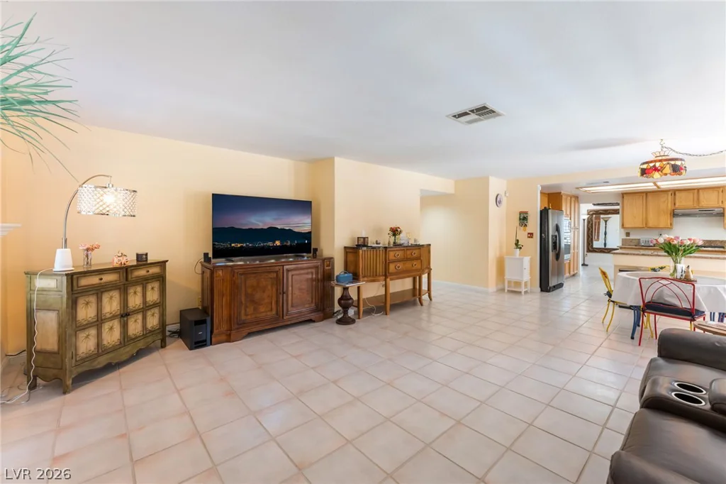 911 Nawkee, North Las Vegas, NV 89031