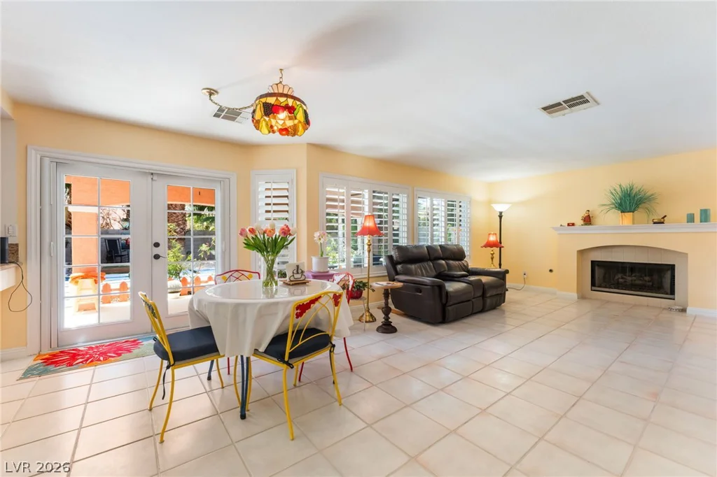 911 Nawkee, North Las Vegas, NV 89031