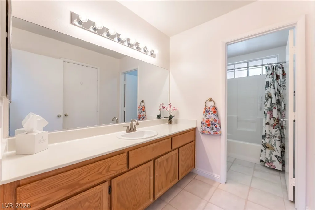 911 Nawkee, North Las Vegas, NV 89031