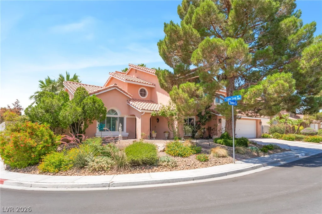 911 Nawkee, North Las Vegas, NV 89031