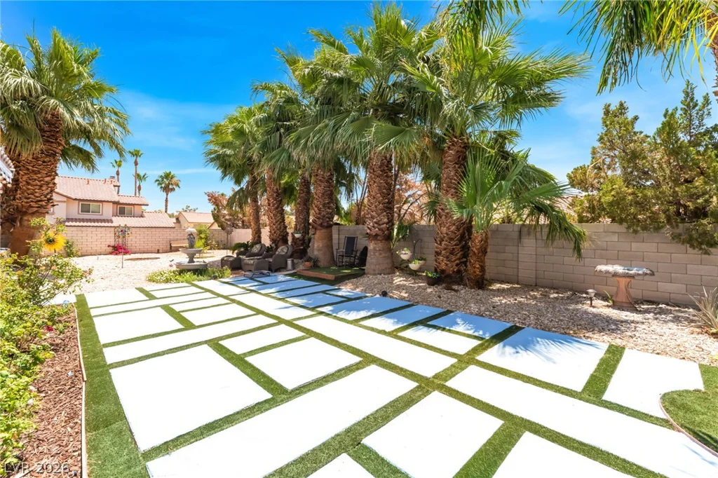 911 Nawkee, North Las Vegas, NV 89031