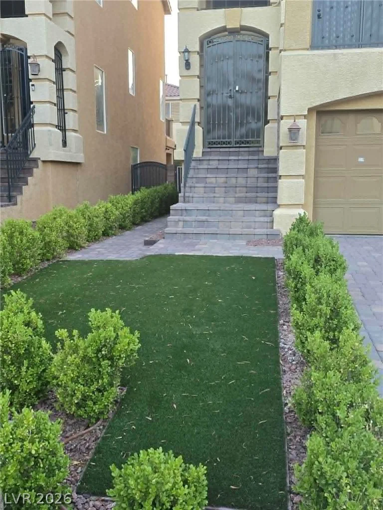 8451 Blackstone Ridge, Las Vegas, NV 89139