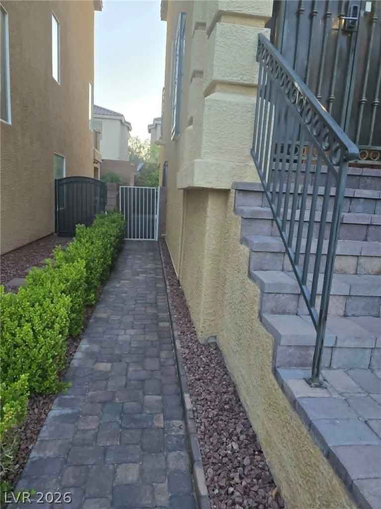 8451 Blackstone Ridge, Las Vegas, NV 89139