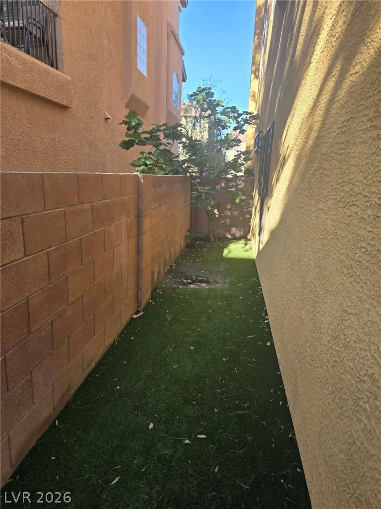 8451 Blackstone Ridge, Las Vegas, NV 89139
