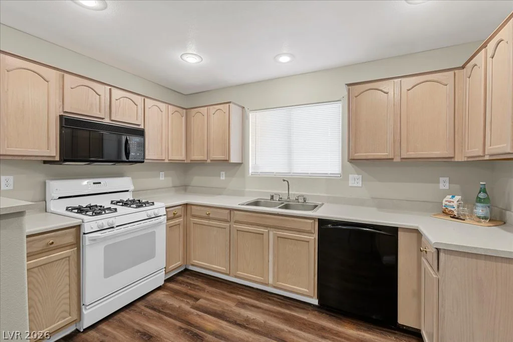 6035 Ghost Town, Las Vegas, NV 89118