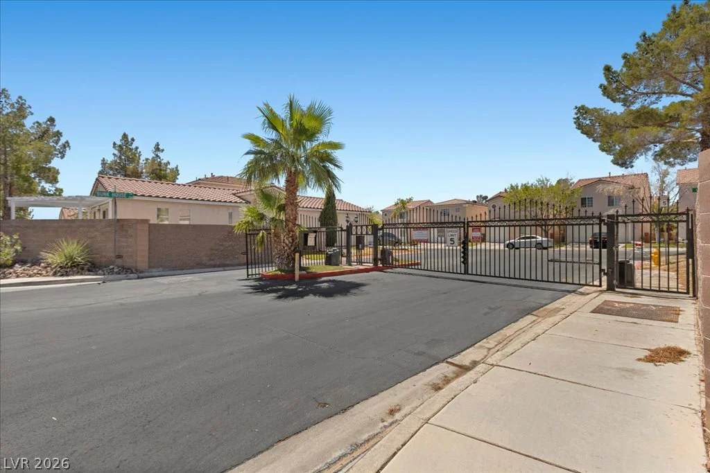 6035 Ghost Town, Las Vegas, NV 89118
