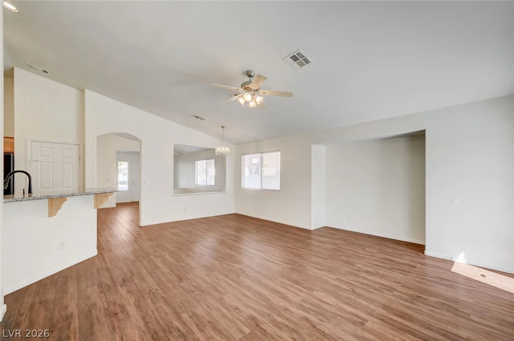 635 Castlebridge, Las Vegas, NV 89123