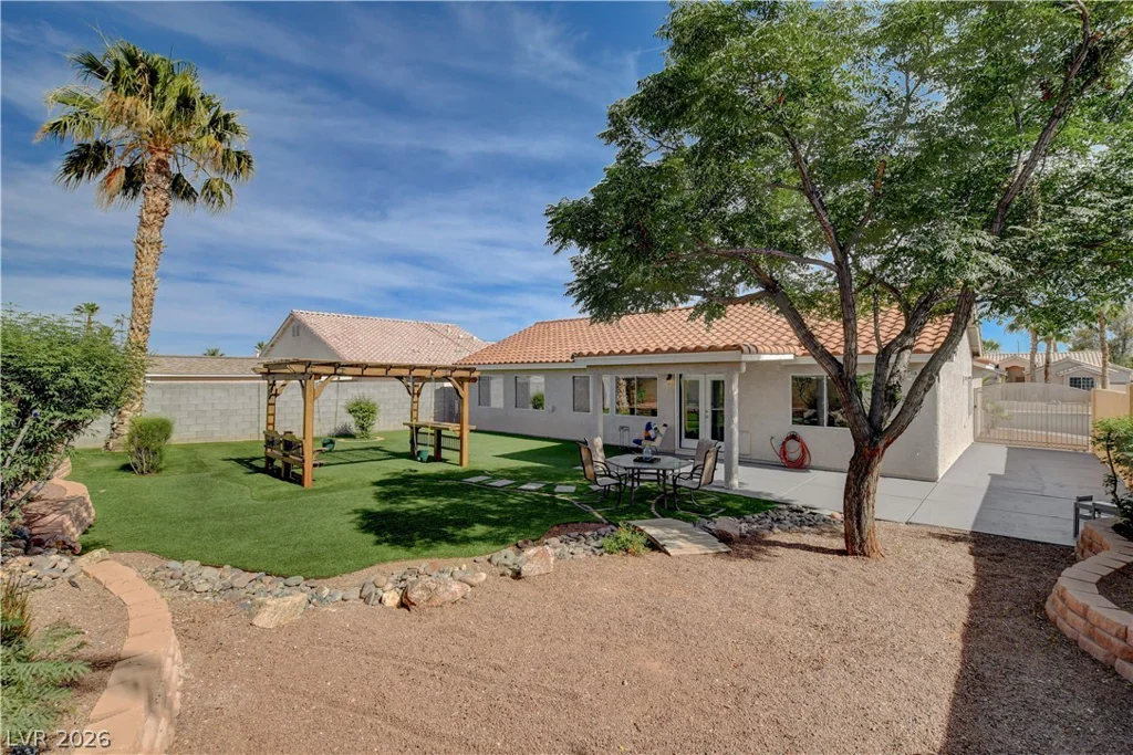910 Cobblestone Cove, North Las Vegas, NV 89081