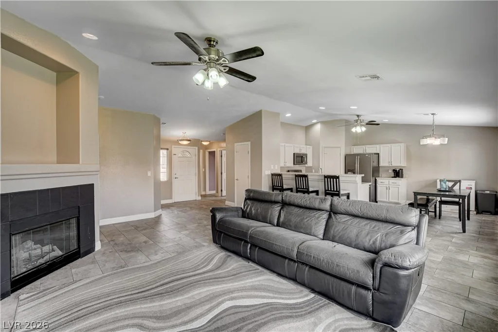 910 Cobblestone Cove, North Las Vegas, NV 89081