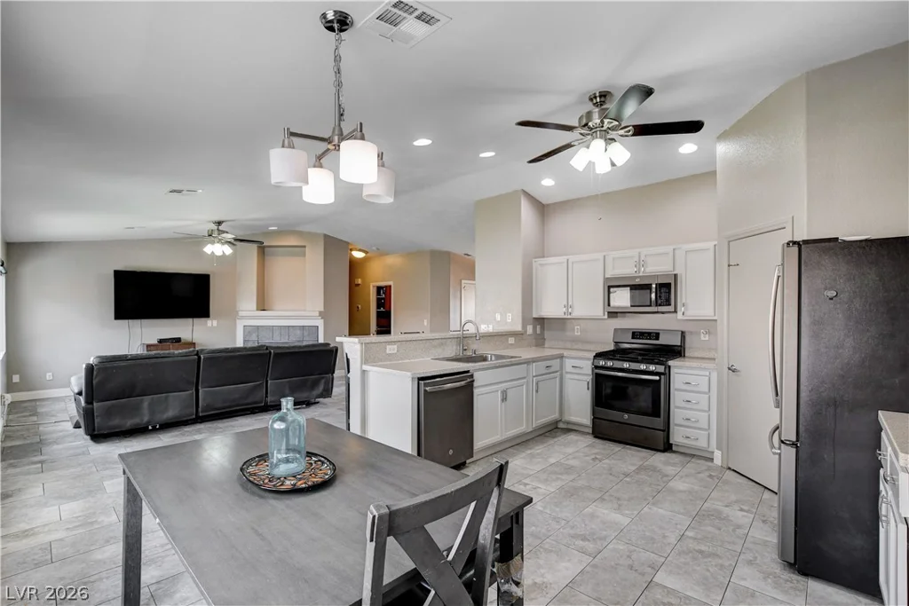 910 Cobblestone Cove, North Las Vegas, NV 89081