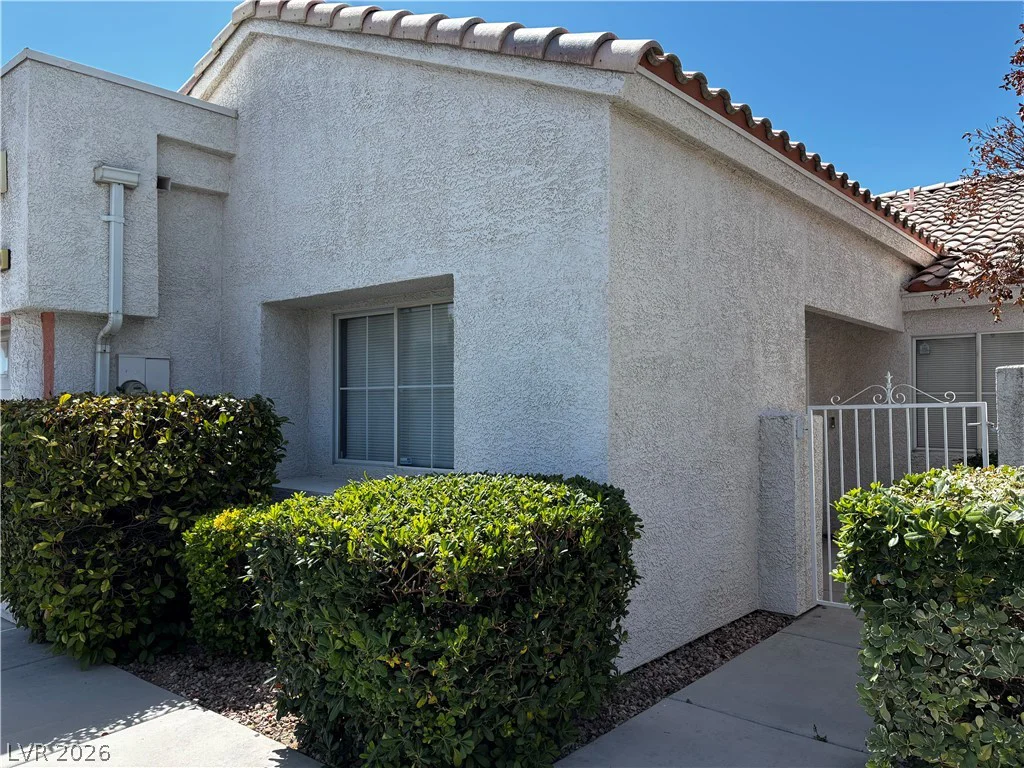 6453 Blue Blossom, Las Vegas, NV 89108