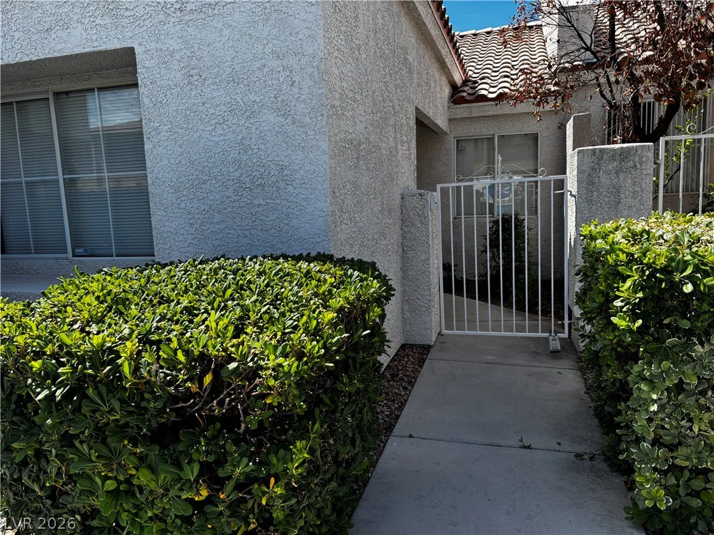6453 Blue Blossom, Las Vegas, NV 89108