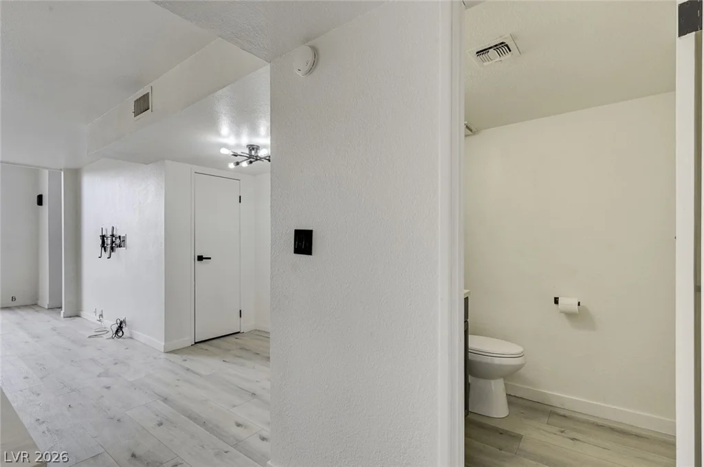 6542 Ironbark, Las Vegas, NV 89107