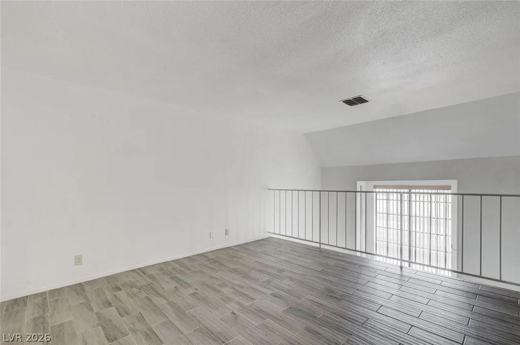 6542 Ironbark, Las Vegas, NV 89107