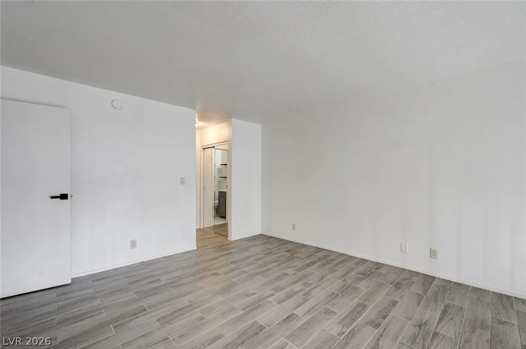 6542 Ironbark, Las Vegas, NV 89107