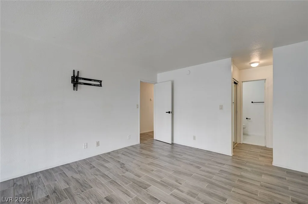 6542 Ironbark, Las Vegas, NV 89107