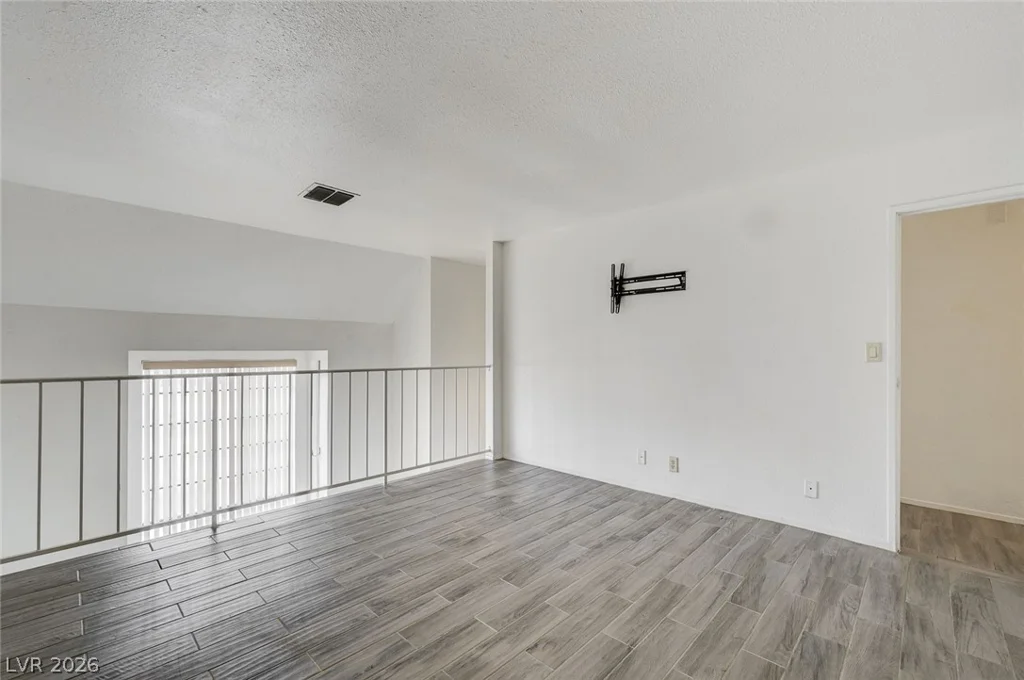 6542 Ironbark, Las Vegas, NV 89107